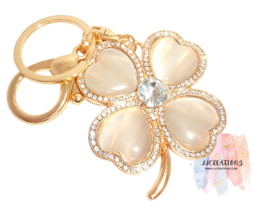 Elegant Cream Four-Leaf Clover Keychain – Crystal & Gold Lucky Charm Accessory