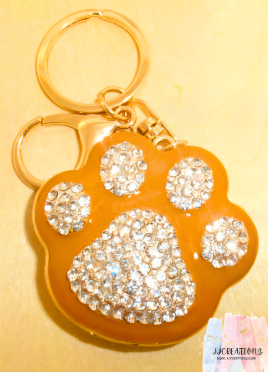 🐾 Sparkling Paw Print Keychain – Gold Tone with Rhinestones
