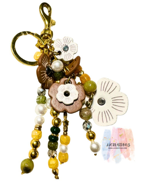 🌸 Handmade Floral Beaded Keychain – Boho Charm with Pearls & Gemstones
