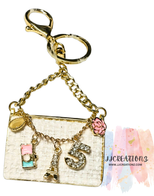 🤍 White Handbag Charm Keychain – Parisian Inspired
