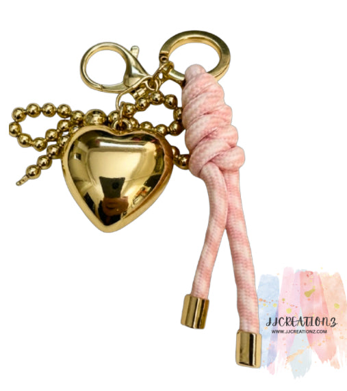 💛 Gold Heart Charm Keychain – Chic Bag & Key Accessory