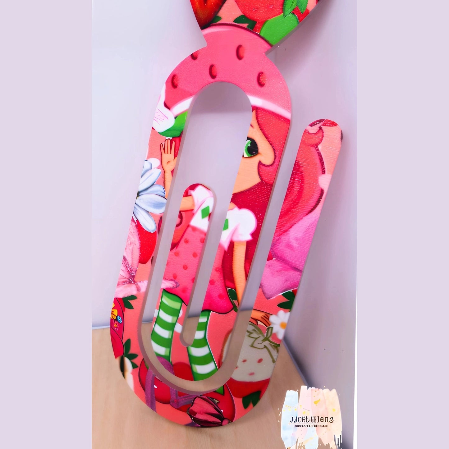 🍓 Strawberry-Themed Jumbo Acrylic Paperclip – Cute Desk Décor & Bookmark